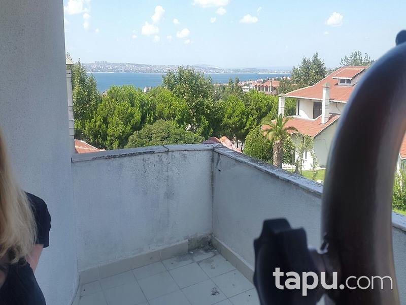 İstanbul Beylikdüzü Dokuz Evler Sitesi'nde 3 Katlı 450 m2 Villa