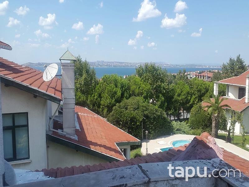 İstanbul Beylikdüzü Dokuz Evler Sitesi'nde 3 Katlı 450 m2 Villa