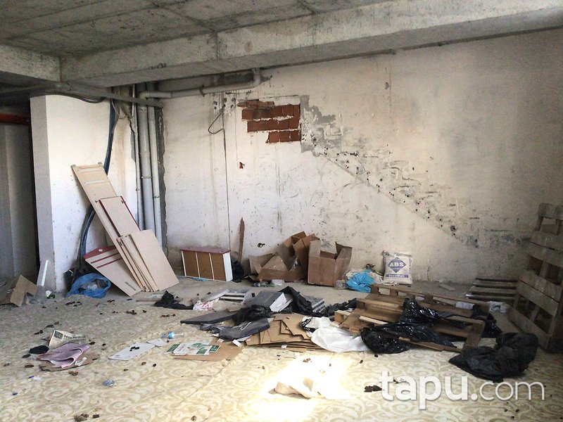 İstanbul Ümraniye Sarissa Sitesi'nde 142 m2 Dükkan