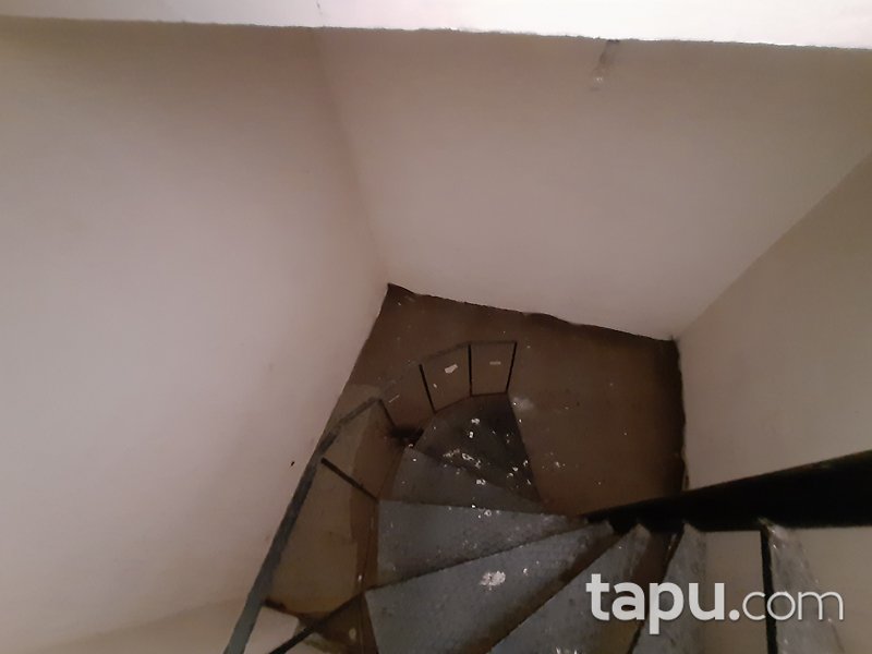 İstanbul Tuzla Aydıntepe Mahallesi'nde 83 m2 Depolu Dükkan