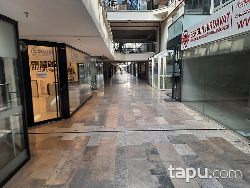 İstanbul Şişli Perpa İş Merkezi'nde 166 m2 2 Adet Dükkan