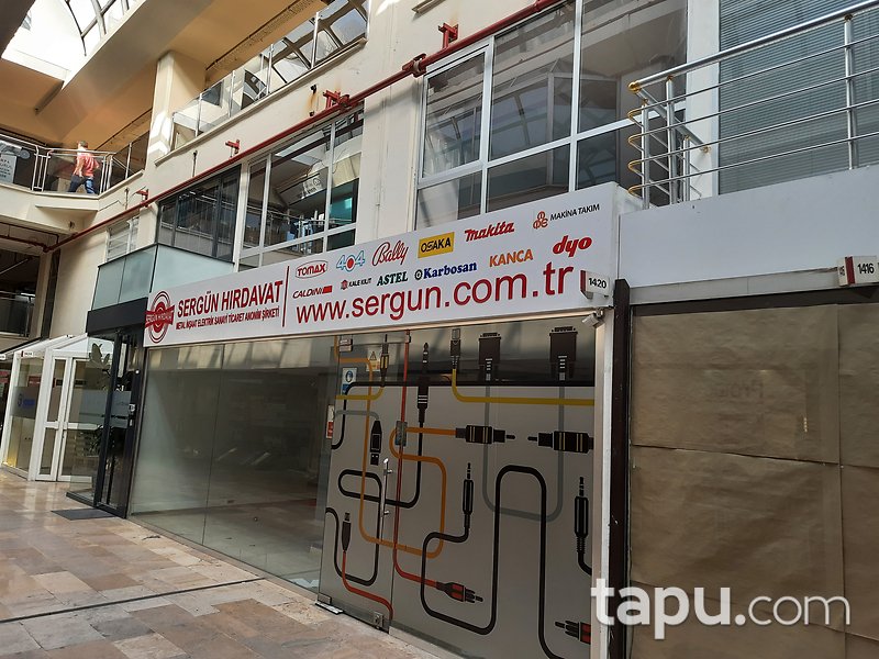 İstanbul Şişli Perpa İş Merkezi'nde 166 m2 2 Adet Dükkan