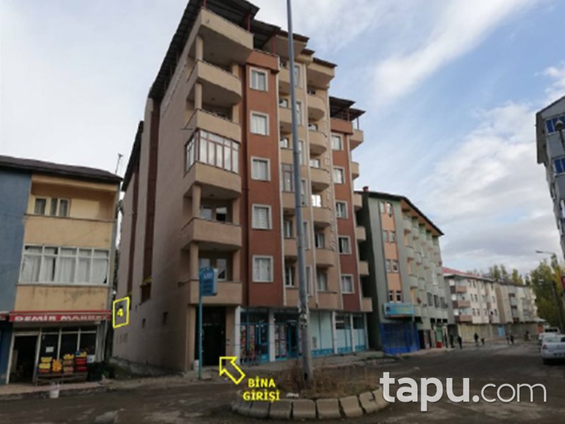 Ağrı Merkez Cumhuriyet Mahallesi'nde 3+1 143 m2 Daire