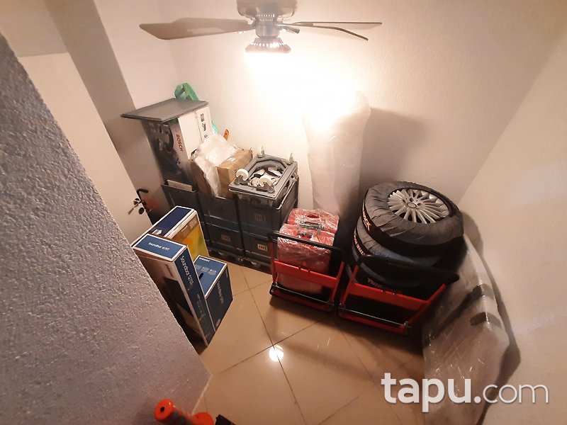 İstanbul Kadıköy Feneryolu Mahallesi'nde 31 m2 Depolu Dükkan (1420)