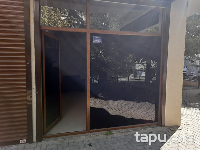 İstanbul Kadıköy Feneryolu Mahallesi'nde 31 m2 Depolu Dükkan (1420)