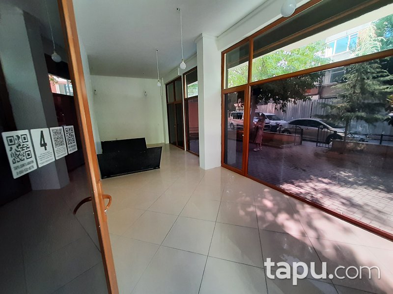 İstanbul Kadıköy Feneryolu Mahallesi'nde 31 m2 Depolu Dükkan (1420)