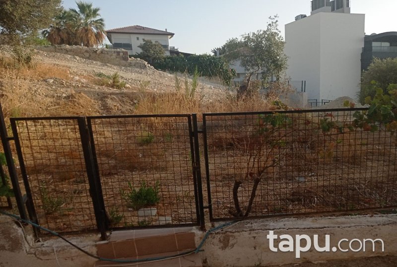 Aydın Kuşadası Hacıfeyzullah Mahallesi Can Evler Sitesi'nde 3+1 Villa