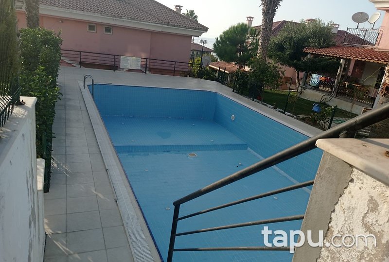 Aydın Kuşadası Hacıfeyzullah Mahallesi Can Evler Sitesi'nde 3+1 Villa