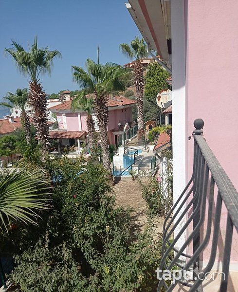 Aydın Kuşadası Hacıfeyzullah Mahallesi Can Evler Sitesi'nde 3+1 Villa