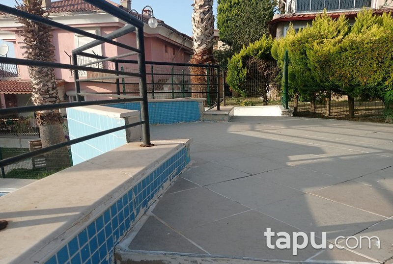 Aydın Kuşadası Hacıfeyzullah Mahallesi Can Evler Sitesi'nde 3+1 Villa