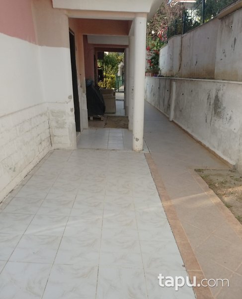 Aydın Kuşadası Hacıfeyzullah Mahallesi Can Evler Sitesi'nde 3+1 Villa