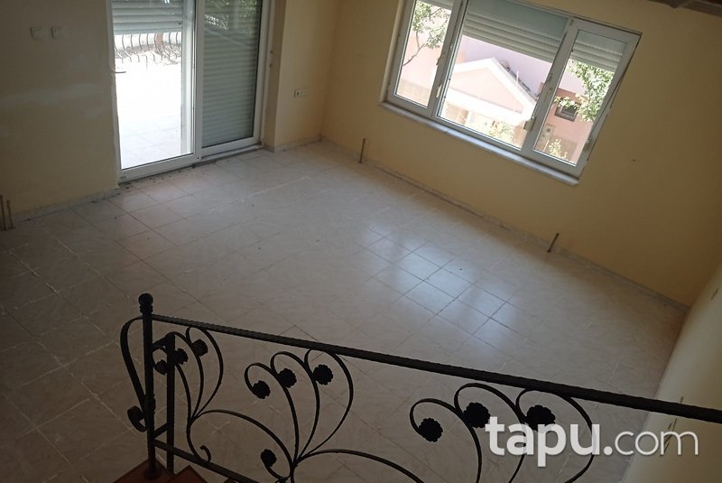 Aydın Kuşadası Hacıfeyzullah Mahallesi Can Evler Sitesi'nde 3+1 Villa