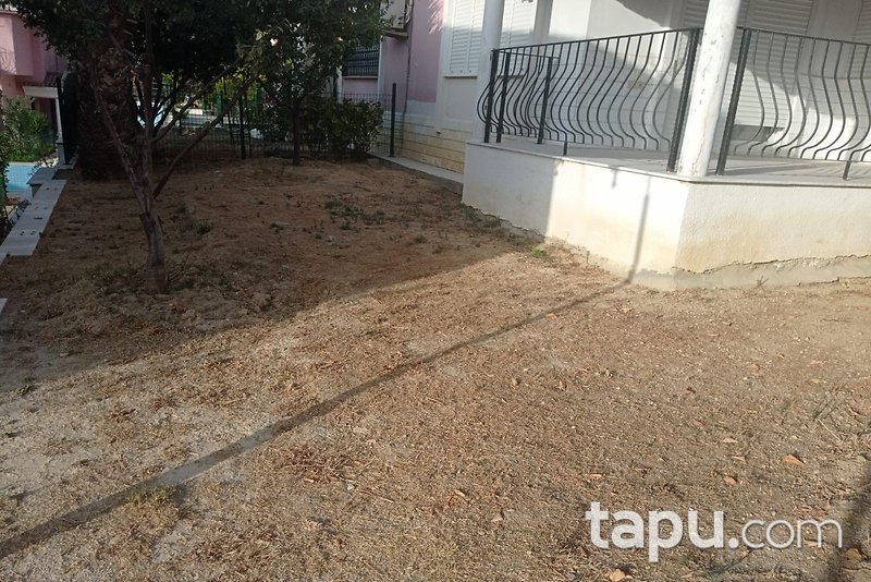 Aydın Kuşadası Hacıfeyzullah Mahallesi Can Evler Sitesi'nde 3+1 Villa