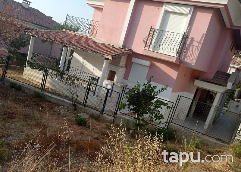 Aydın Kuşadası Hacıfeyzullah Mahallesi Can Evler Sitesi'nde 3+1 Villa