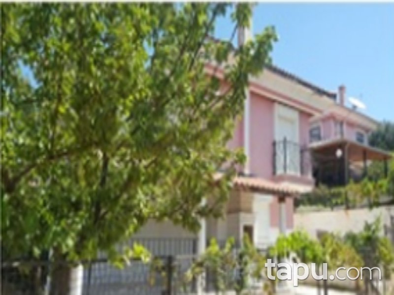 Aydın Kuşadası Hacıfeyzullah Mahallesi Can Evler Sitesi'nde 3+1 Villa