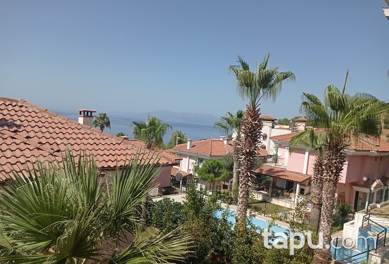 Aydın Kuşadası Hacıfeyzullah Mahallesi Can Evler Sitesi'nde 3+1 Villa