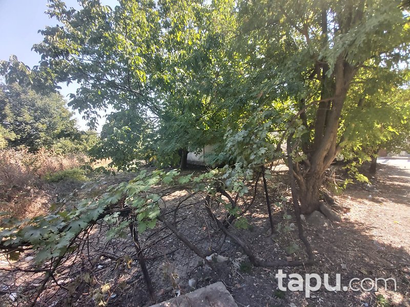 Edirne Merkez Yıldırım Beyazıt Mahallesi'nde 1+1 55 m2 Bahçeli Kargir Ev