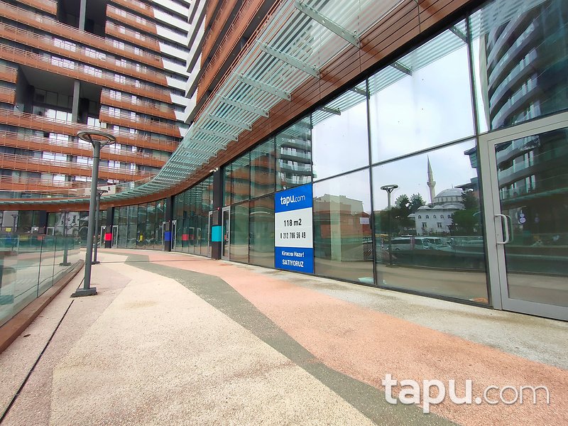 Kadıköy Pırlanta Göztepe Sitesi'nde 118 m2 Dükkan