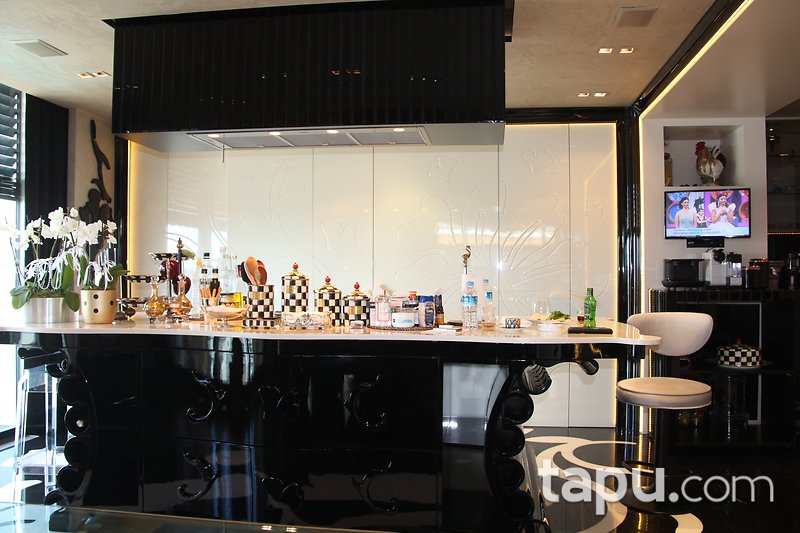 İstinye Panavia By Panaroma Sitesi'nde 550 m2 Özel Dekorasyonlu Lüks Dubleks Daire