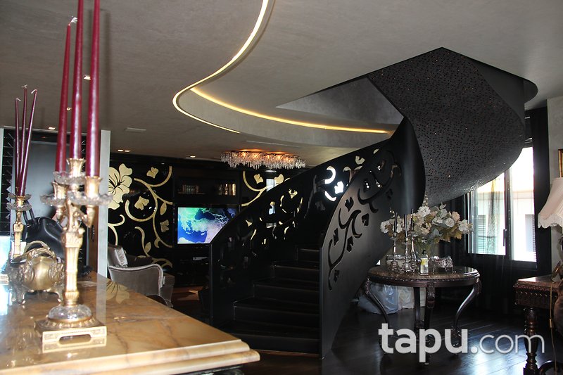 İstinye Panavia By Panaroma Sitesi'nde 550 m2 Özel Dekorasyonlu Lüks Dubleks Daire