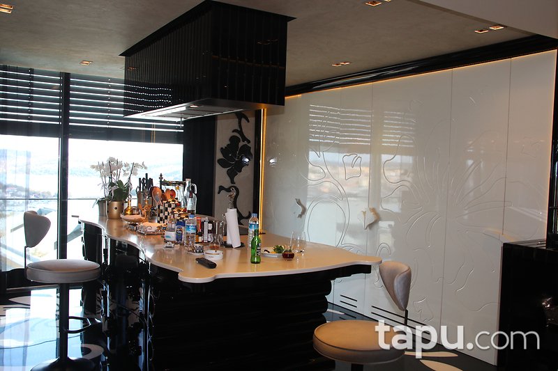 İstinye Panavia By Panaroma Sitesi'nde 550 m2 Özel Dekorasyonlu Lüks Dubleks Daire