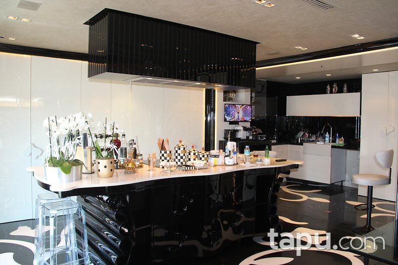 İstinye Panavia By Panaroma Sitesi'nde 550 m2 Özel Dekorasyonlu Lüks Dubleks Daire