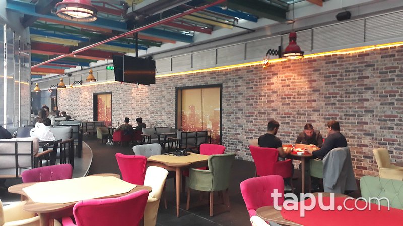 Başakşehir Olimpa AVM Yemek Katında Kiracılı Köşe Dükkan