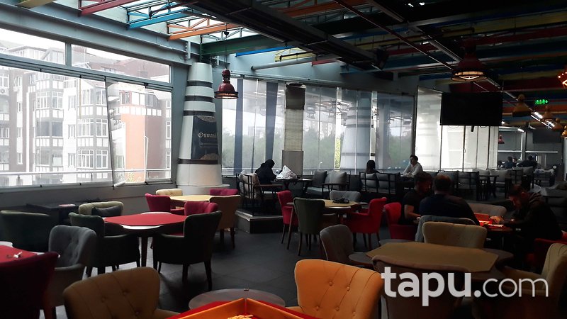 Başakşehir Olimpa AVM Yemek Katında Kiracılı Köşe Dükkan