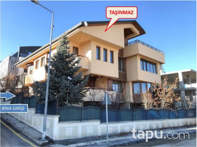 Çankaya İlkbahar Mahallesi'nde Saunalı Havuzlu Bahçeli Villa