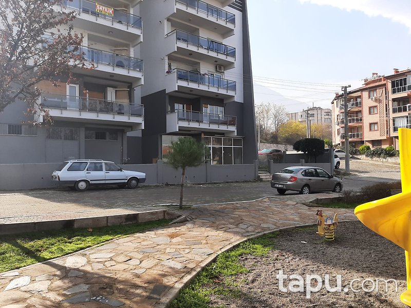 Denizli Pamukkale Zümrüt Mahallesi'nde 118 m2 İskanlı Dükkan