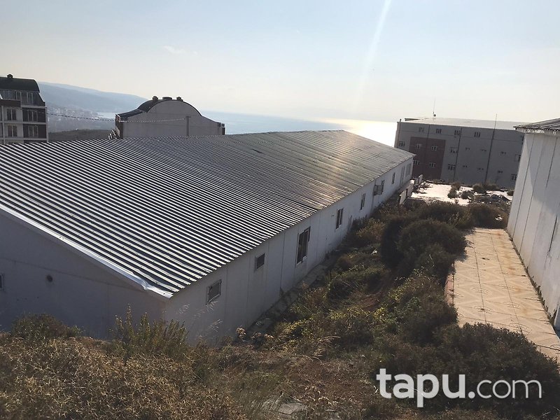 Armutlu'da Deniz Manzaralı Prefabrik Ev ve Ticaret İmarlı Arsa