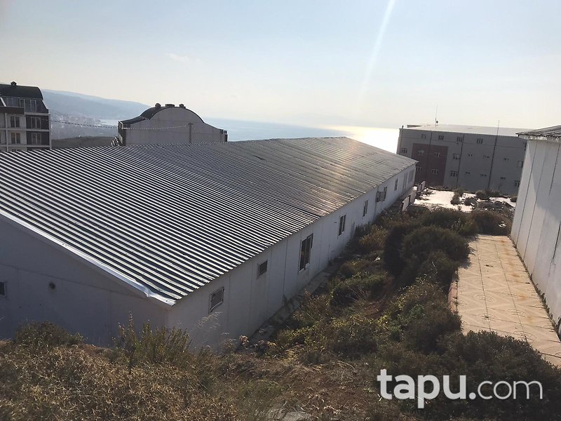 Armutlu'da Deniz Manzaralı Prefabrik Ev ve Ticaret İmarlı Arsa