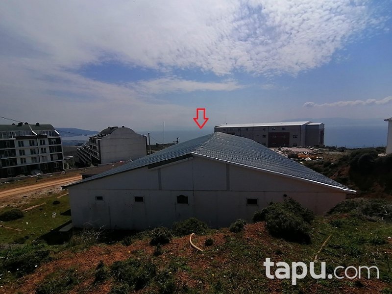 Armutlu'da Deniz Manzaralı Prefabrik Ev ve Ticaret İmarlı Arsa