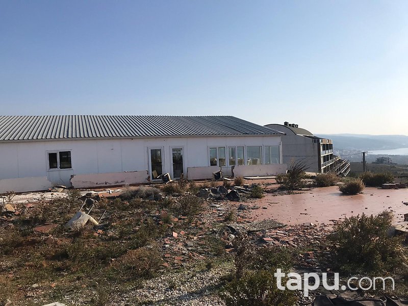 Armutlu'da Deniz Manzaralı Tepe Konumlu Ticaret İmarlı Arsa Yatırımı