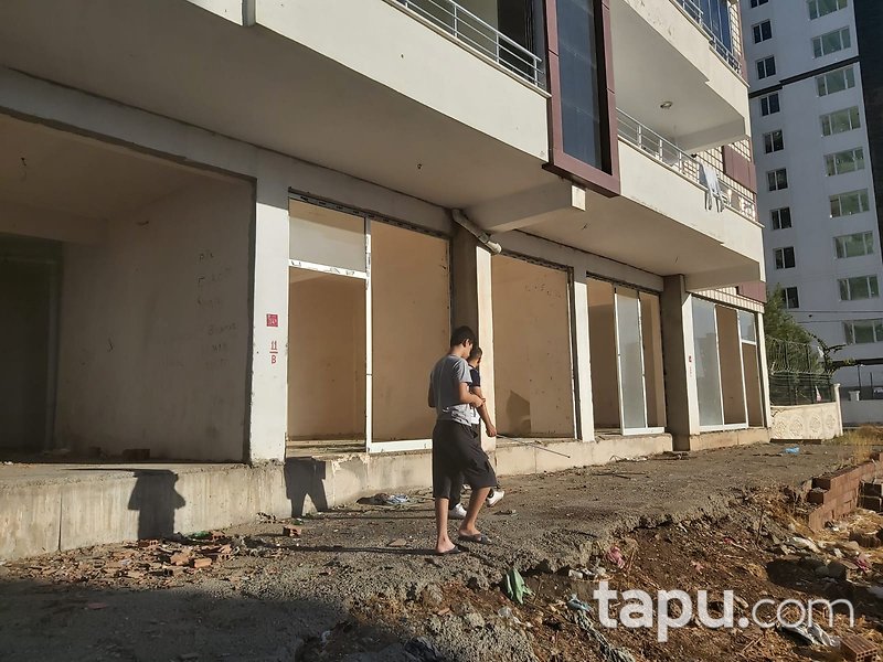 Diyarbakır Kayapınar Özay Residance Sitesi'nde Depolu Dükkan
