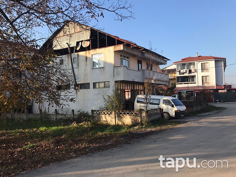 Düzce Merkez Aziziye Mahallesi'nde 252 m2 Bina ve Arsası