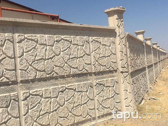 Elazığ Merkez Sedeftepe Mahallesi'nde Bina ve 10 Dönüm Arazi