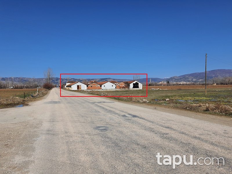 Tokat Turhal Kızkayası Mahallesi'nde 4989 m2 Bina ve Arsası