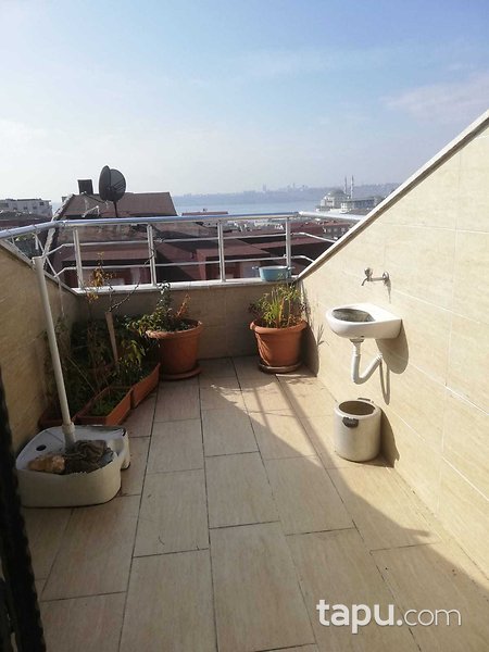 Küçükçekmece'de Deniz Manzaralı Teraslı 3+1 Dubleks Daire