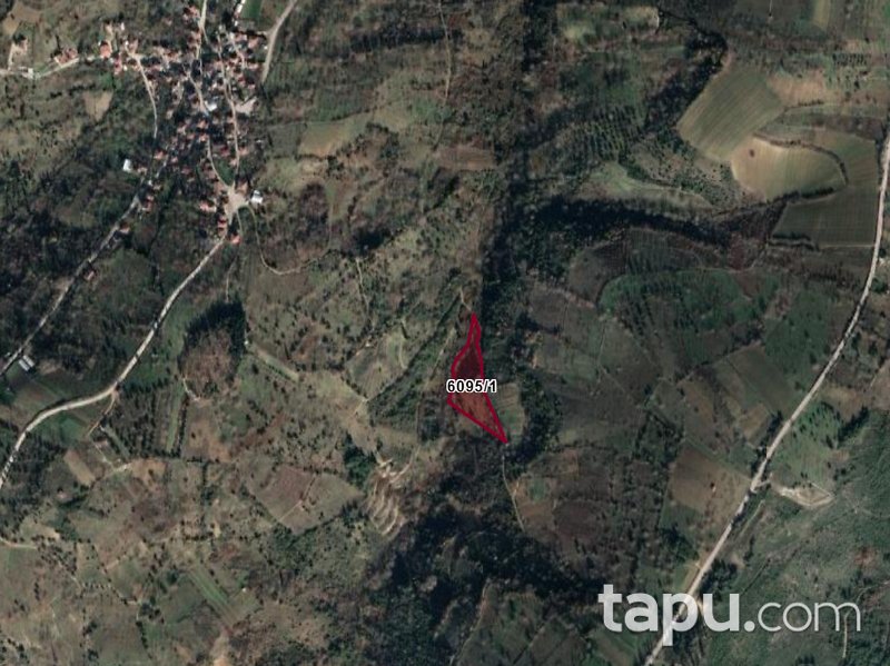 İzmit Arızlı Mahallesi'nde Geniş Kullanımlı ve Yola Cepheli Bağ