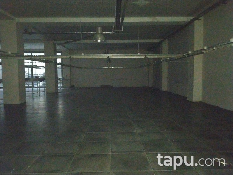 Kastamonu Araç Yeni Mahallesi'nde Geniş Vitrin Cepheli İskanlı 421 m2 Dükkan