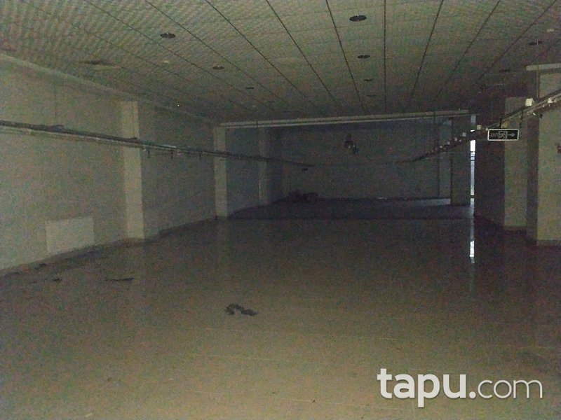 Kastamonu Araç Yeni Mahallesi'nde Geniş Vitrin Cepheli İskanlı 421 m2 Dükkan