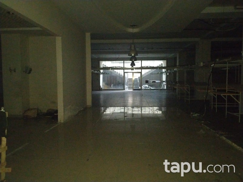 Kastamonu Araç Yeni Mahallesi'nde Geniş Vitrin Cepheli İskanlı 421 m2 Dükkan