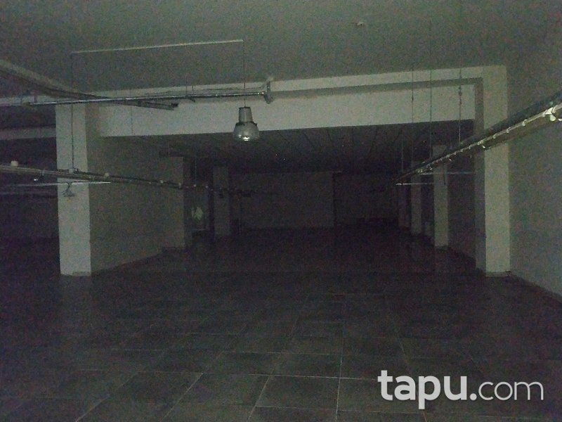 Kastamonu Araç Yeni Mahallesi'nde Geniş Vitrin Cepheli İskanlı 421 m2 Dükkan