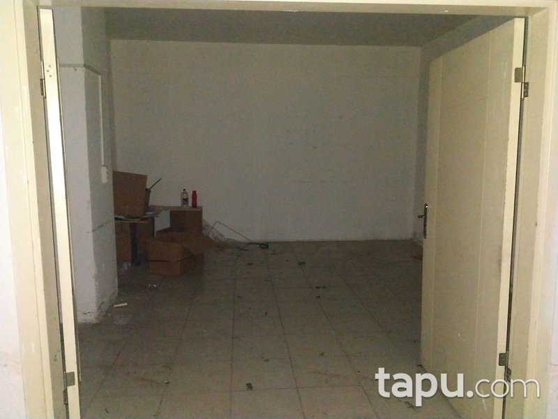 Kastamonu Araç Yeni Mahallesi'nde Geniş Vitrin Cepheli İskanlı 421 m2 Dükkan