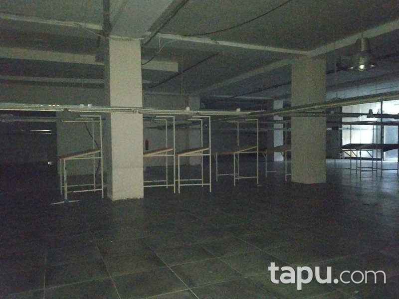 Kastamonu Araç Yeni Mahallesi'nde Geniş Vitrin Cepheli İskanlı 421 m2 Dükkan