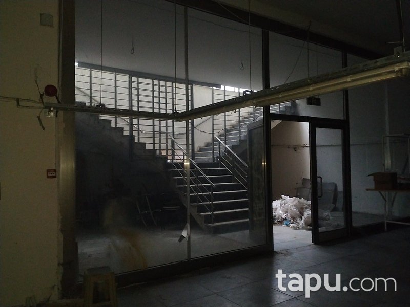 Kastamonu Araç Yeni Mahallesi'nde Geniş Vitrin Cepheli İskanlı 421 m2 Dükkan