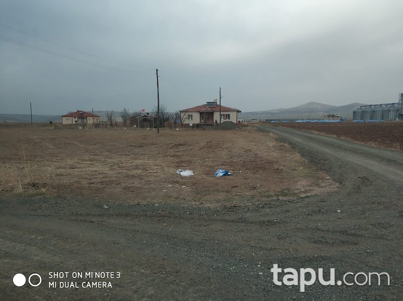 Sivas Altınyayla Rıfatöçten Mahallesi'nde 3+1 173 m2 Ev ve Arsası