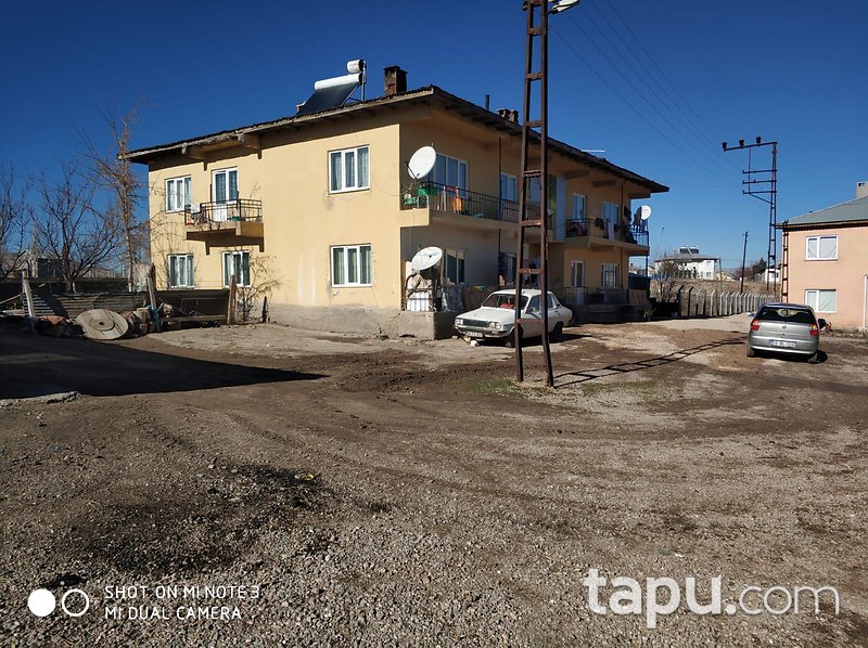 Sivas Kangal Karşıyaka Mahallesi'nde 2+1 454 m2 Kagir Ev ve Arsası