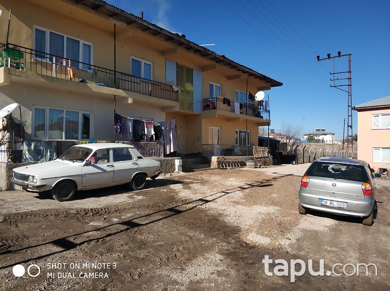 Sivas Kangal Karşıyaka Mahallesi'nde 2+1 454 m2 Kagir Ev ve Arsası